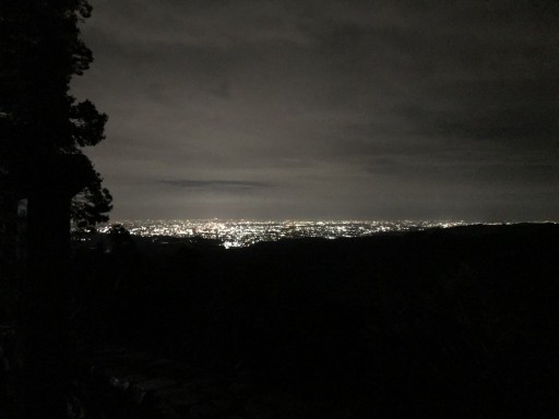 夜の高尾山を登る 登山仲間 相乗りのマッチングサービスyamarii ヤマリー